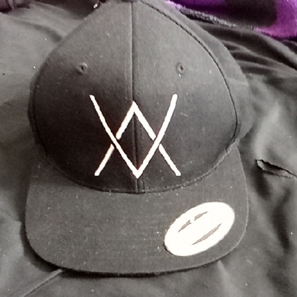 Men's Vaultry Snapback Black White Cool Details On The Front Osfa